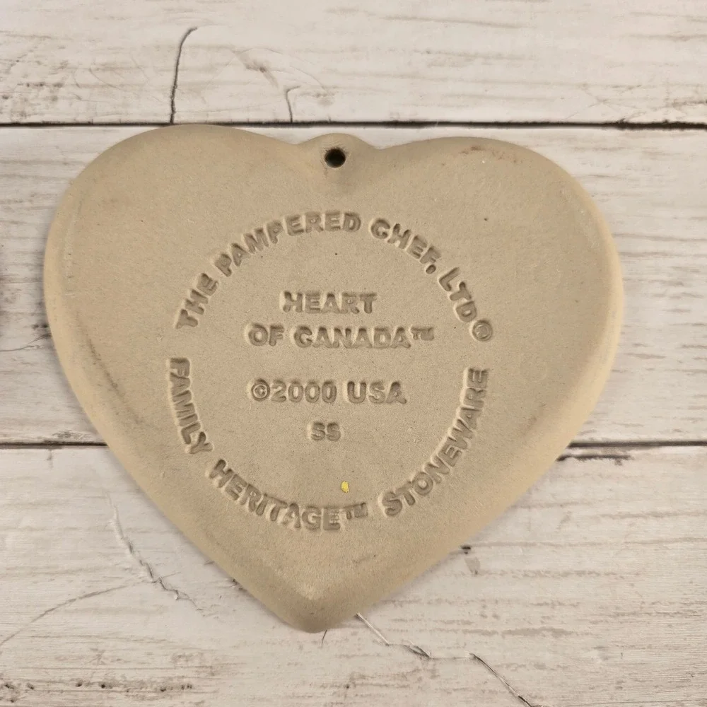 Pampered Chef Heart Stoneware Cookie Molds Peace On Earth & Heart‎ of Canada Set
